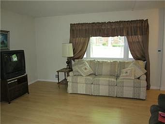 4th image of 531 S Northern Blvd