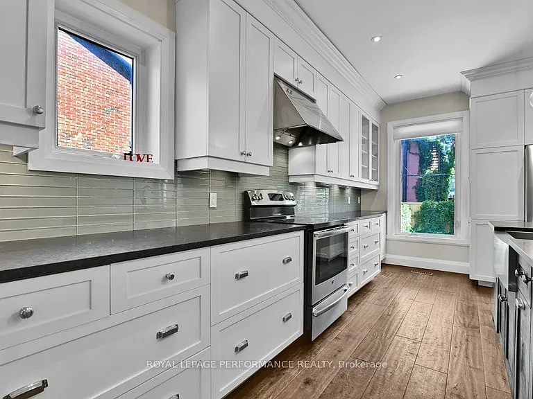 168 Stewart St W — Photo 10