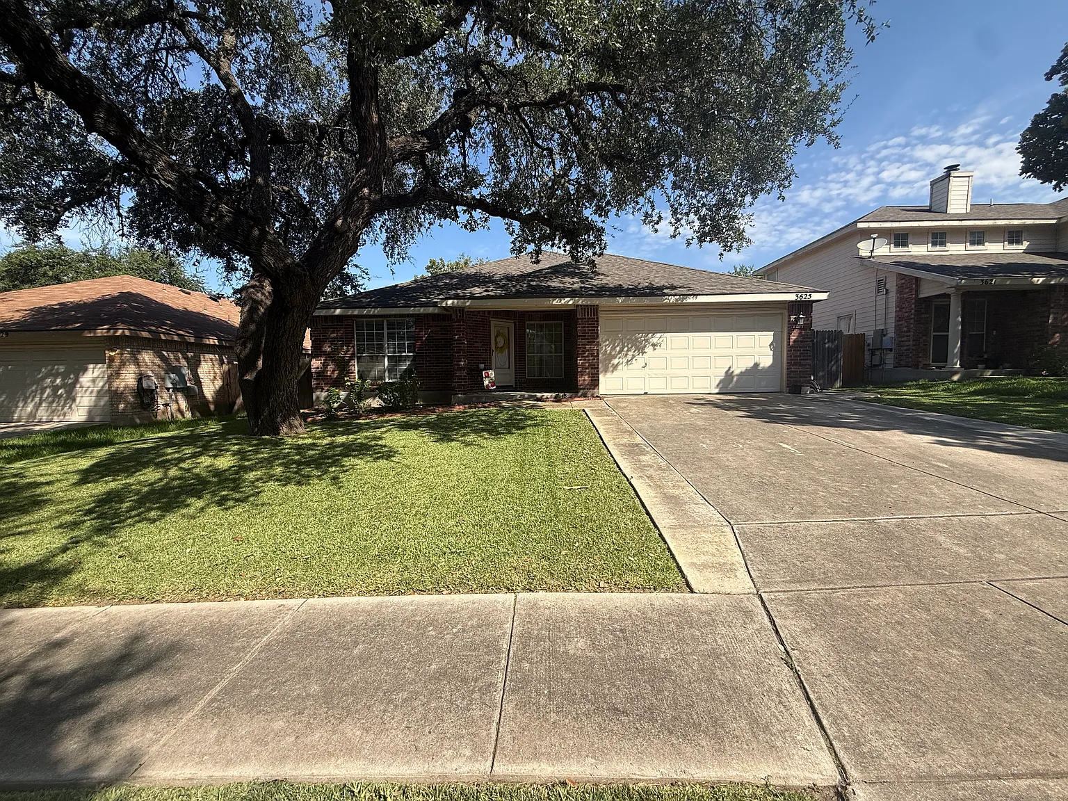 4 bed, 2301 sqft, $1,800 — Photo 2