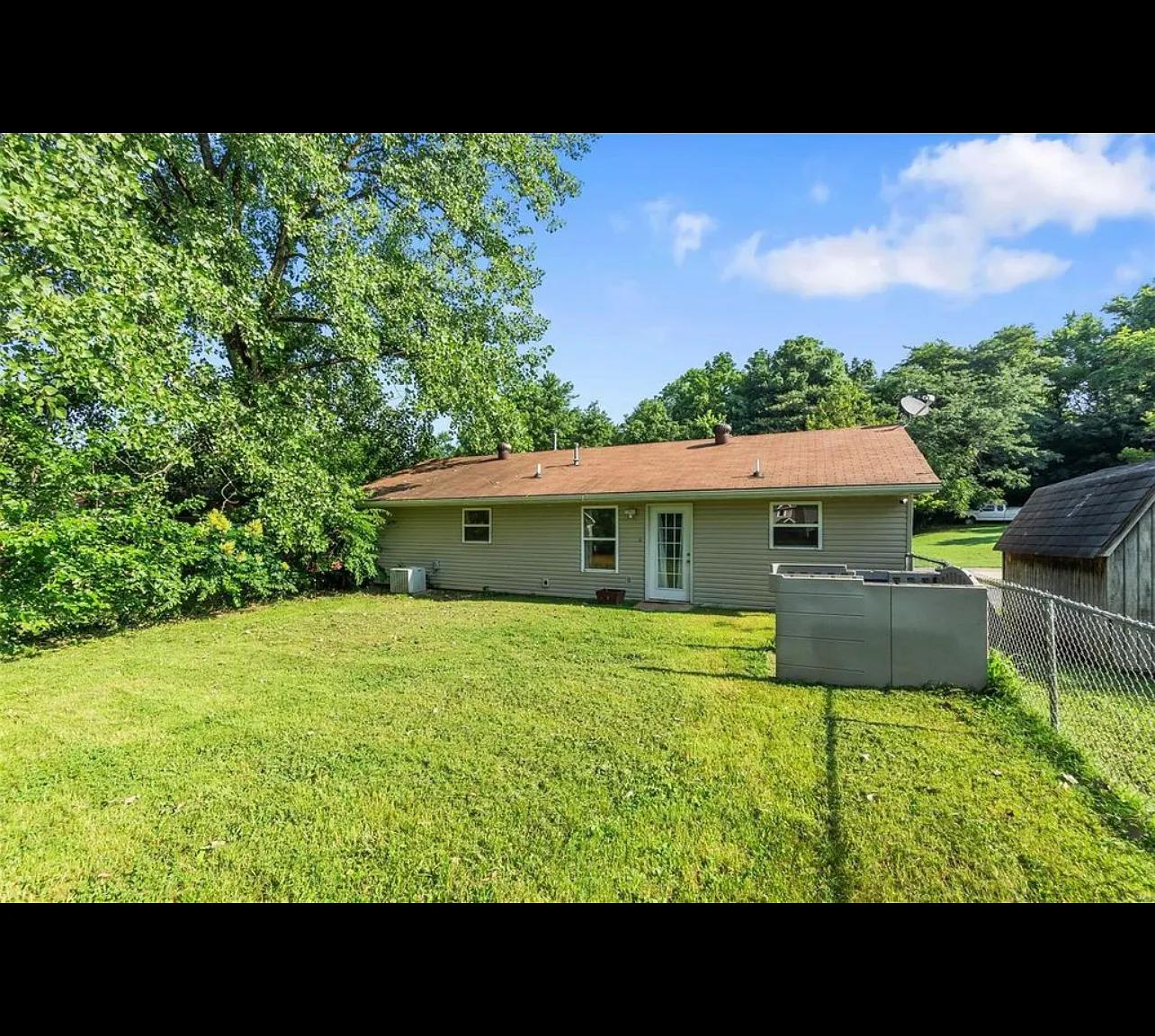 45 Green Acres St — Photo 3