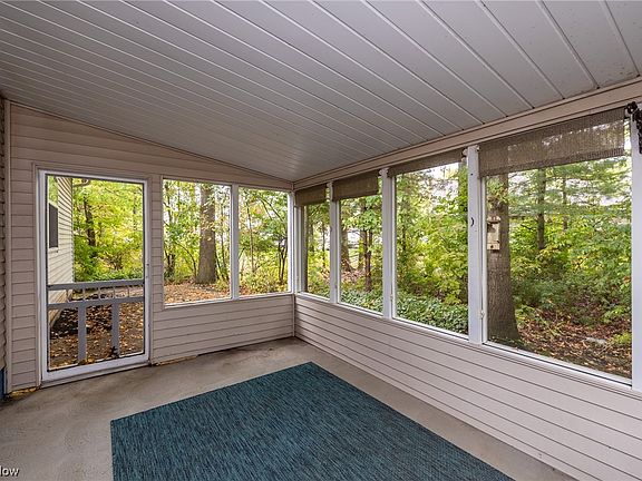 5th image of 9060 Ashwood Ct