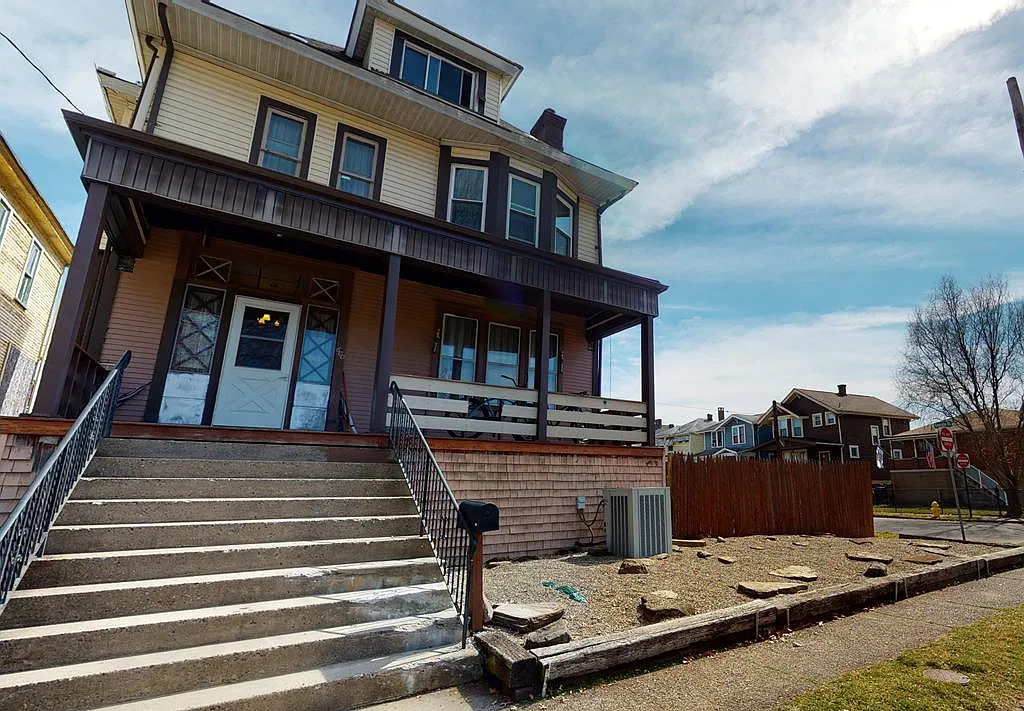 600 N Huron St photo 1