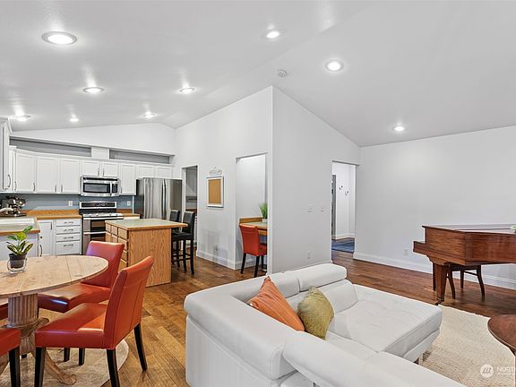 4th image of 13707 13th Avenue NW