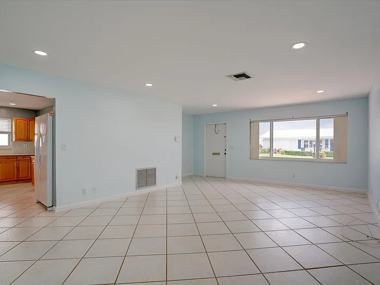2086 SW 12th Ave — Photo 7