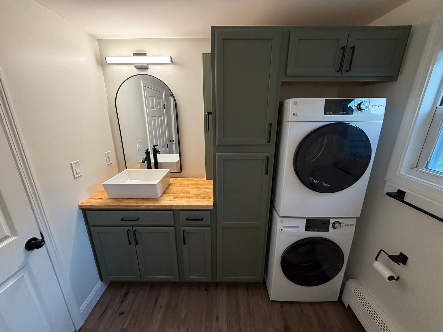 2 bed, 1100 sqft, $2,700 — Photo 1