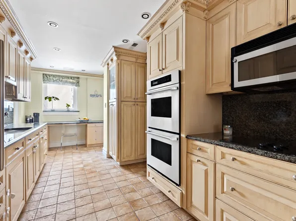 175 East 62nd Street image 4 of 11