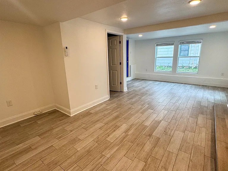Freshly Renovated 2bd/1ba with New Appliances Near Campus — Photo 11