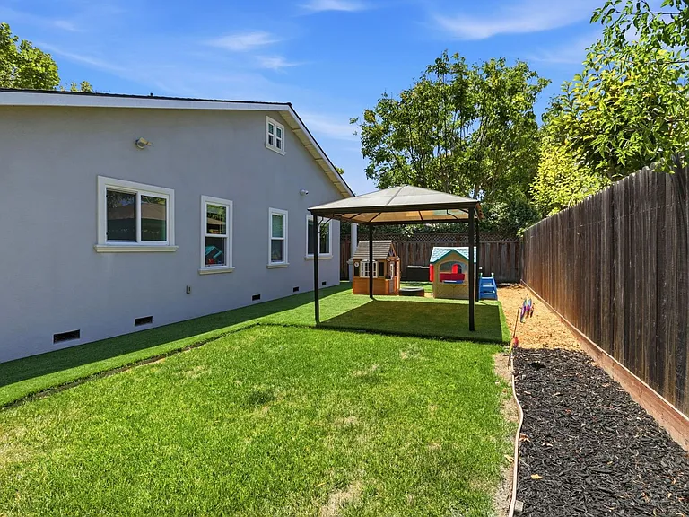 599 Borregas Ave — Photo 37