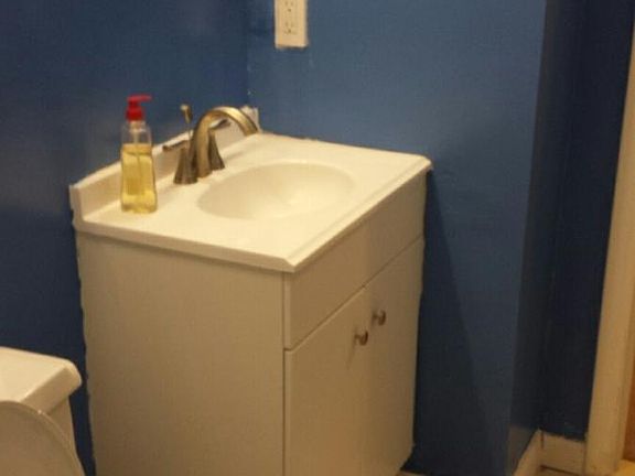 Upstairs, full bathroom