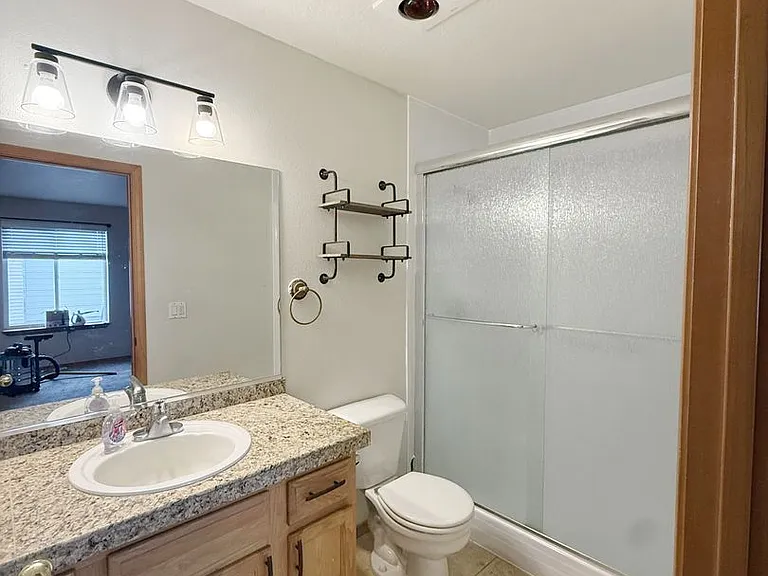 3101 Meadow Glen Ln — Photo 9