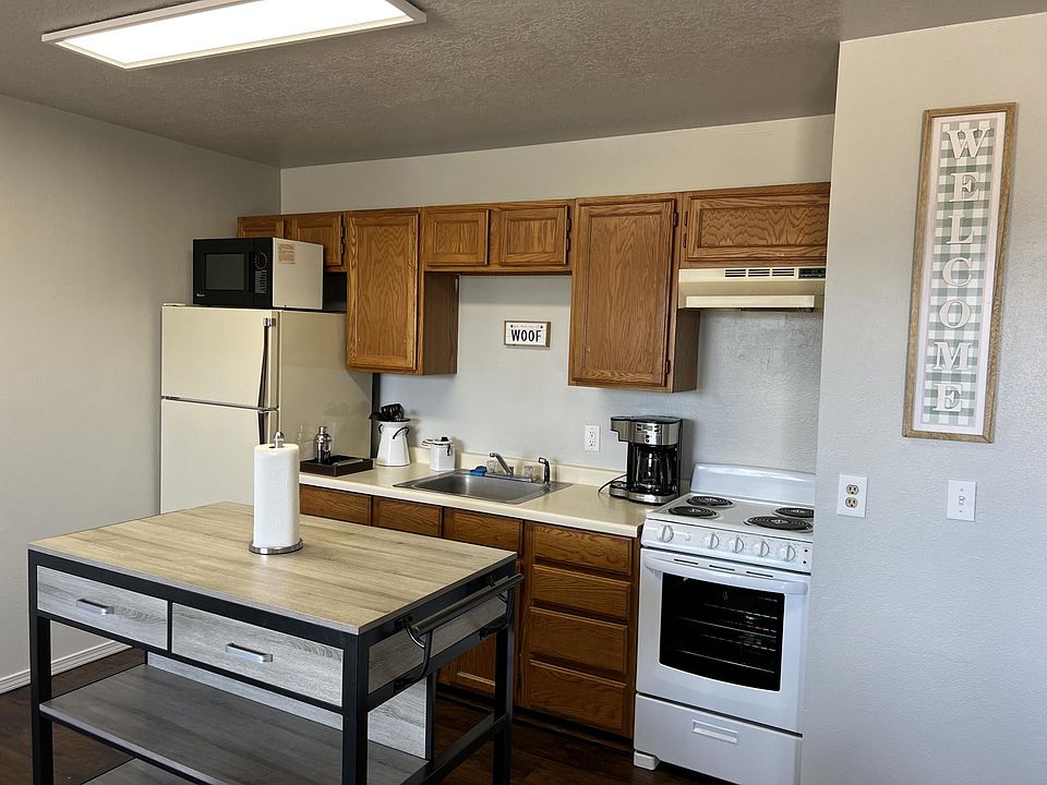 Kitchen Pic, varies per unit
