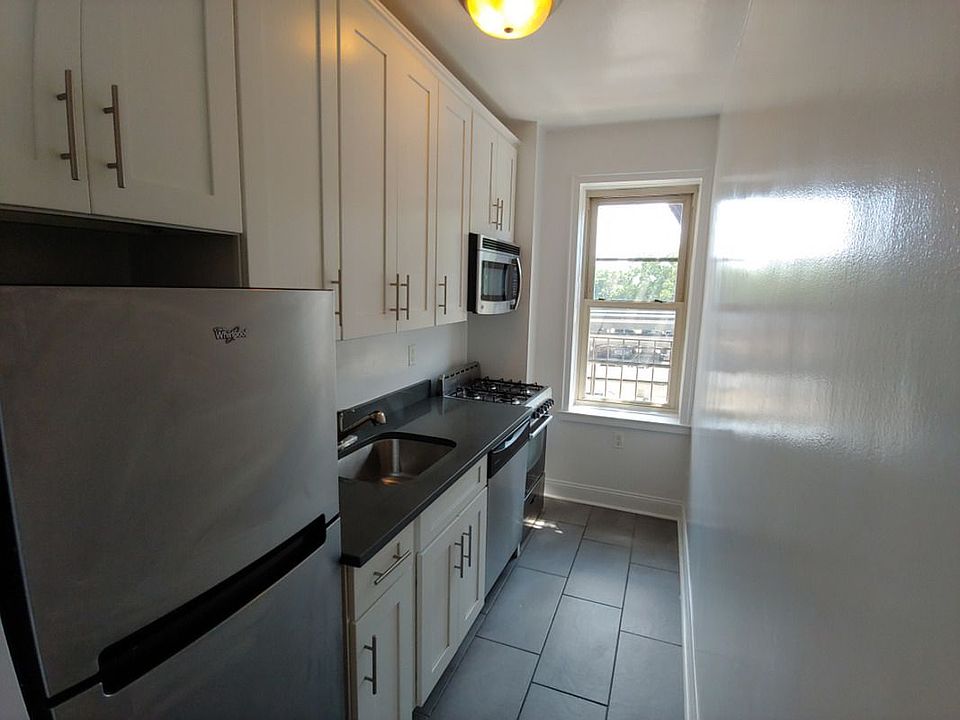 2nd image of 4823 42nd St APT 3G