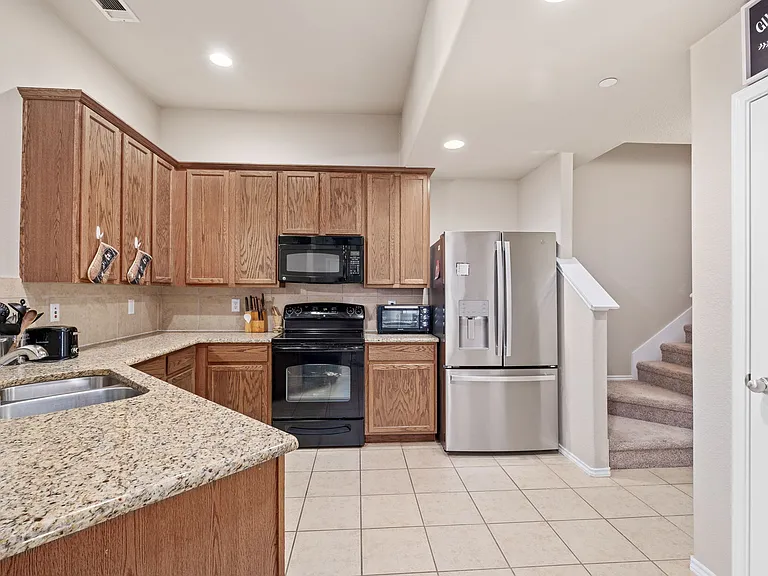 1160 Landon Ln — Photo 3