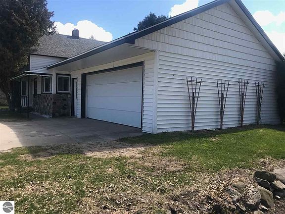 3rd image of 8588 N Manitou Trl