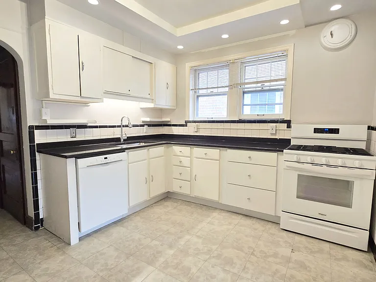 3529 Lawn Ave #3529 — Photo 3