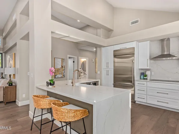 8989 N GAINEY CENTER Drive #216, Scottsdale, AZ 85258