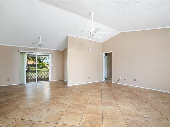 5th image of 304 SE 17th Pl
