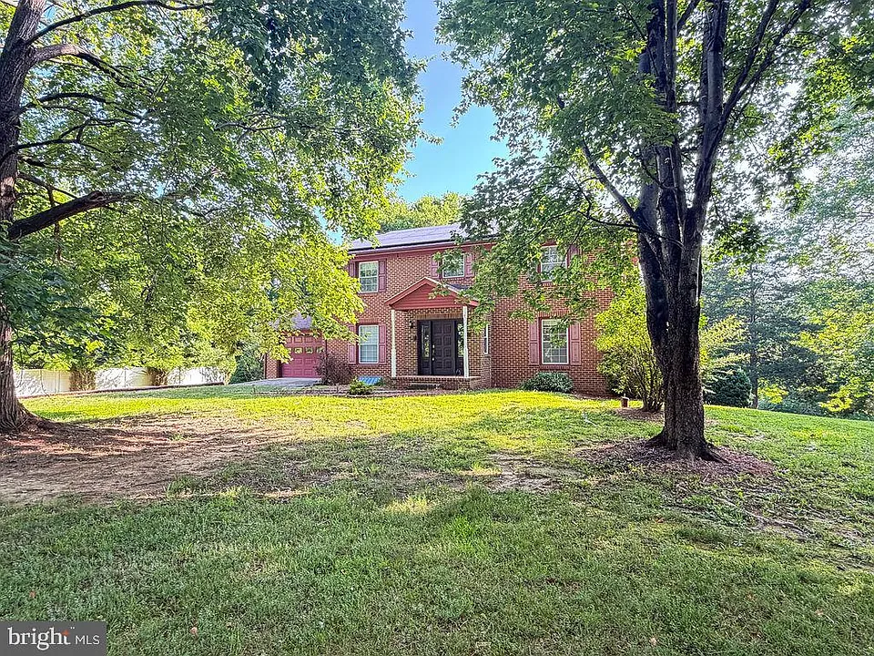11 Hickory Ln
