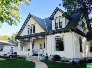 521 7th St, Sheldon, IA 51201