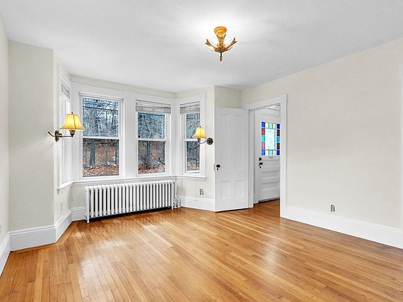 3rd image of 281 Essex St