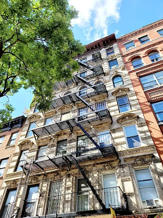 21 1st Avenue — Photo 2