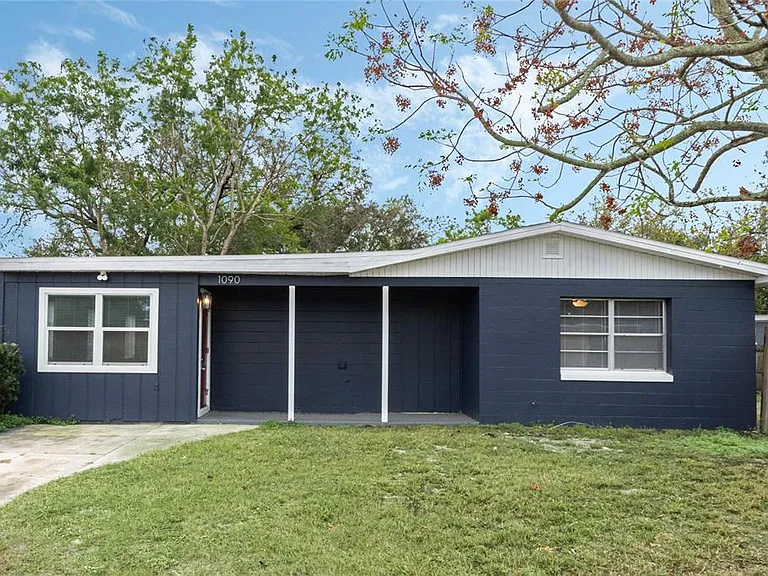 1090 Emerald Dr — Photo 1