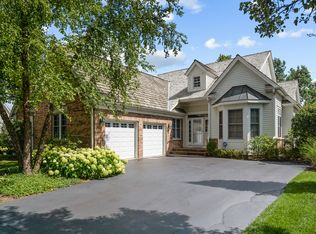 1745 W Newport Ct, Lake Forest, IL