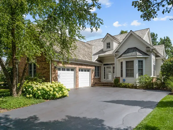 1745 W Newport Ct, Lake Forest, IL 60045
