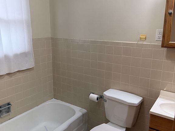 5th image of 101 S Owensby St APT 5