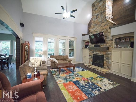 5th image of 387 Beaconsfield Dr