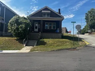 2381 E Beckert Ave photo 1