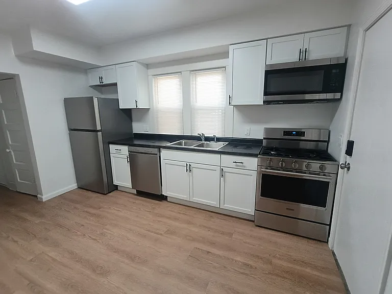 1120 N Chestnut St #1 — Photo 2