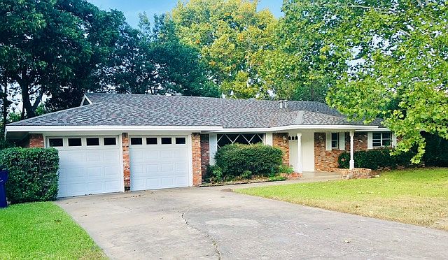 1st image of 2404 Royal Ln