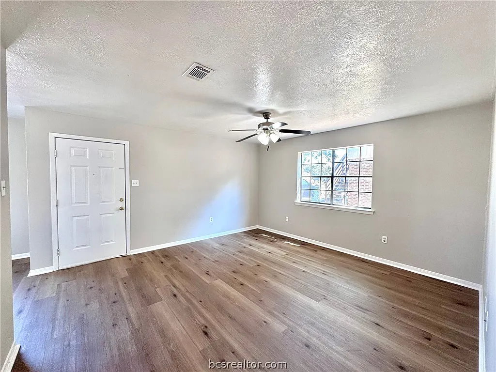 2 bed, 970 sqft, $975 — Photo 2