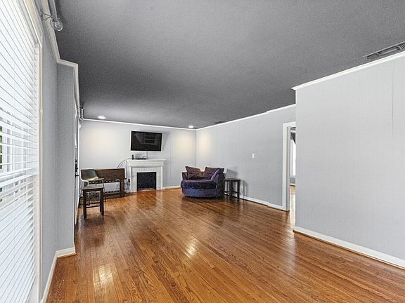 5th image of 6050 Penrose Ave