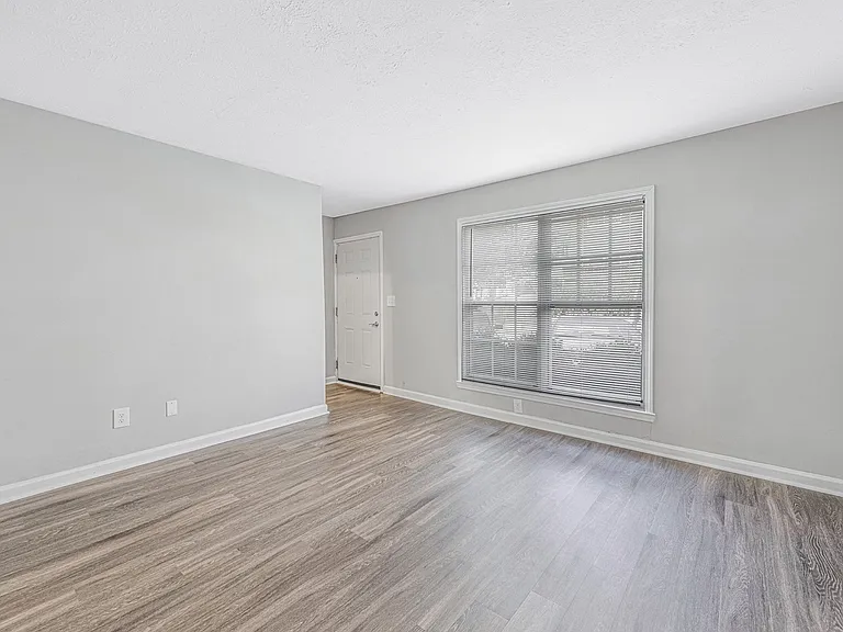 Regency Park Apartments — Photo 26