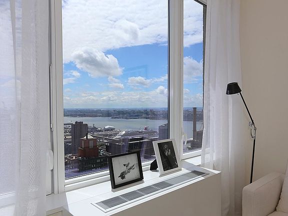 5th image of 160 W 62nd St APT 48C