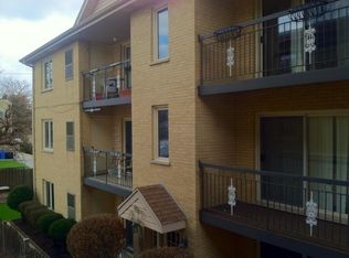 6743 W Irving Park Rd APT 102, Chicago, IL 60634