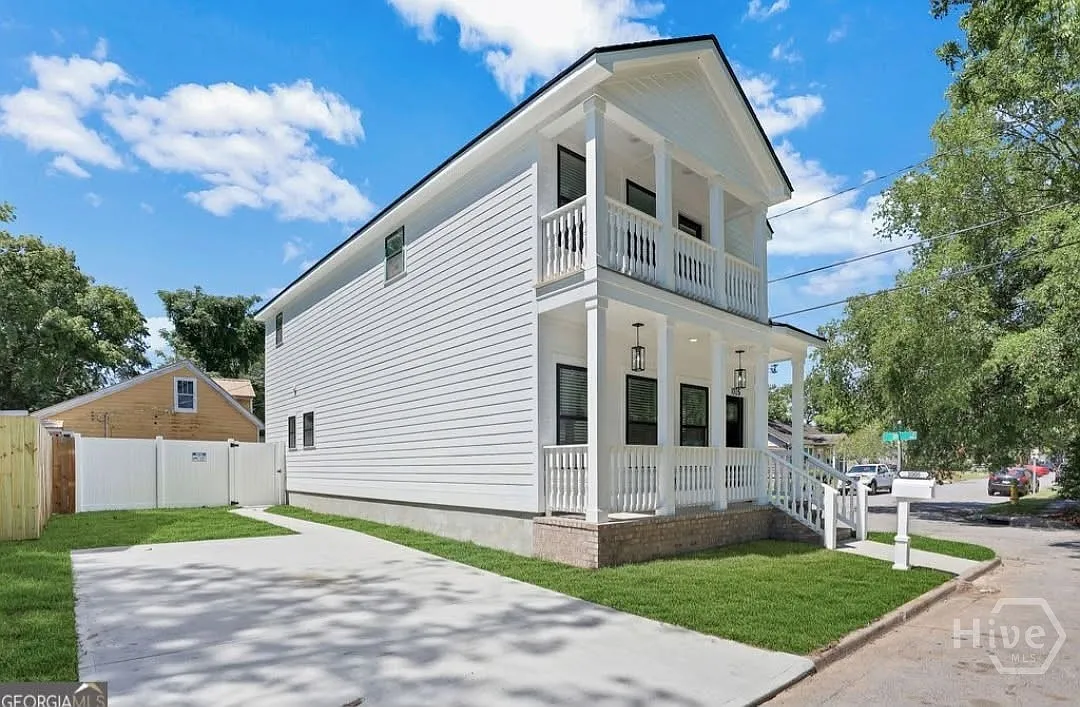 4 bed, 2.5 bath, 1864 sqft, $3,100 — Photo 2