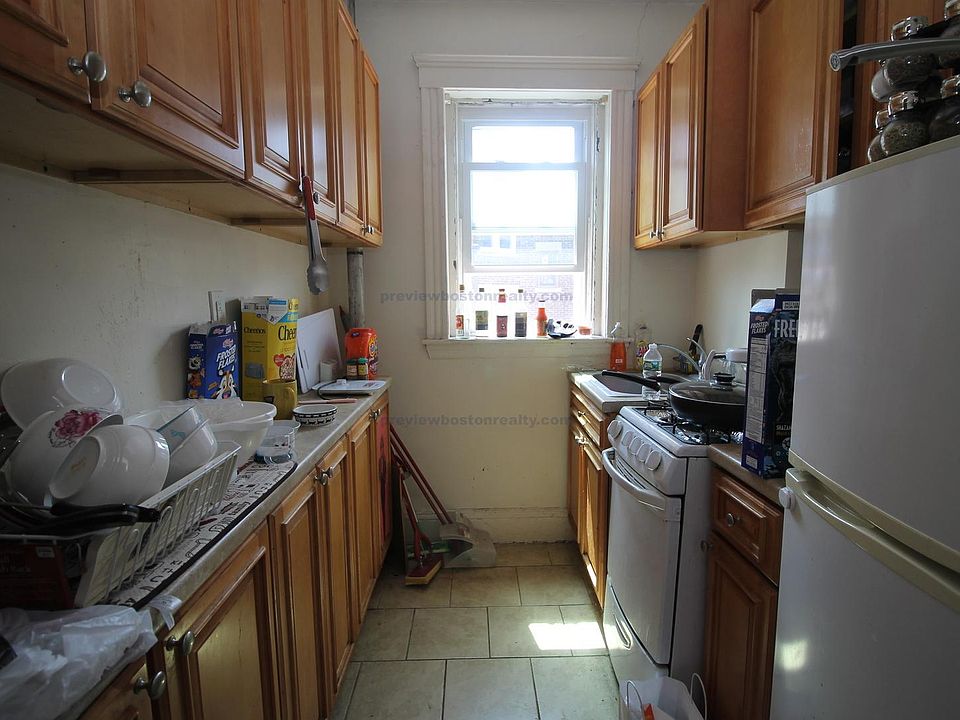 2nd image of 1450 Commonwealth Ave #824