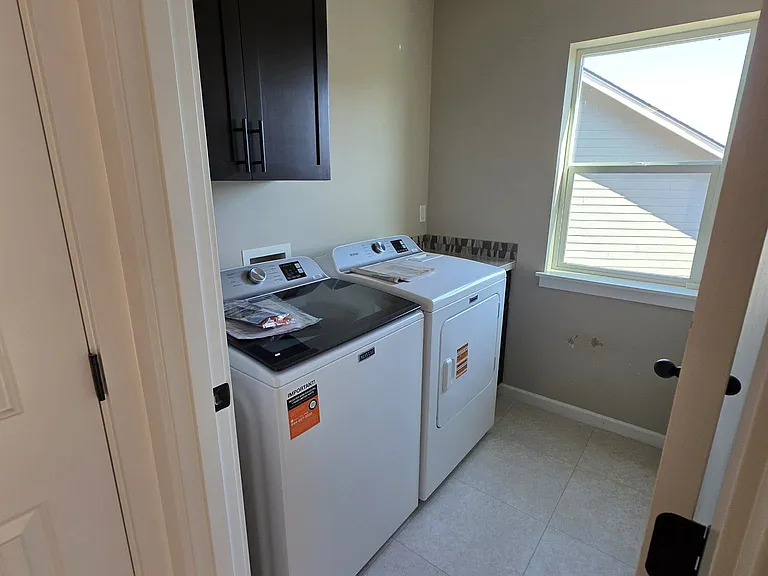 1013 Robbins Ct — Photo 18