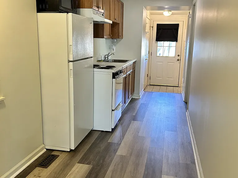 107 E Maple Ave #A — Photo 2
