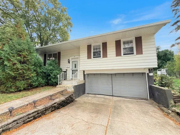 9 Greenwood Ct S, Buffalo Grove, IL 60089