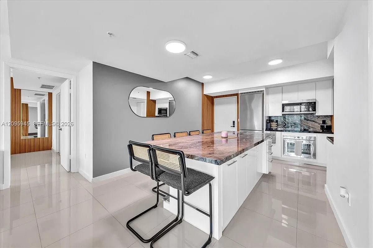 Mint Condo — Photo 1