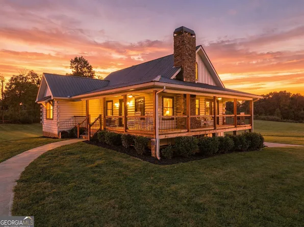135 Mountain Ridge Dr, Clarkesville, GA 30523