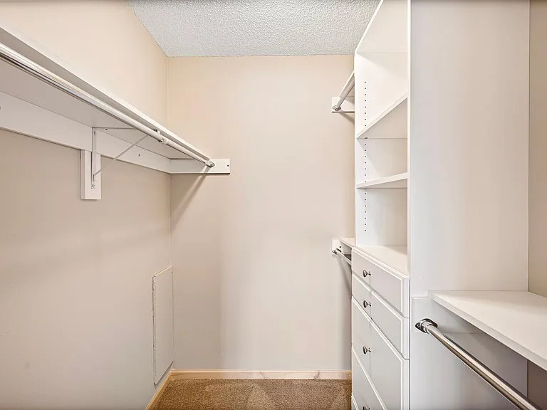 Parkwood Heights Apartments — Photo 19