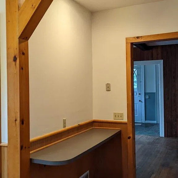 119 W Burke St — Photo 16
