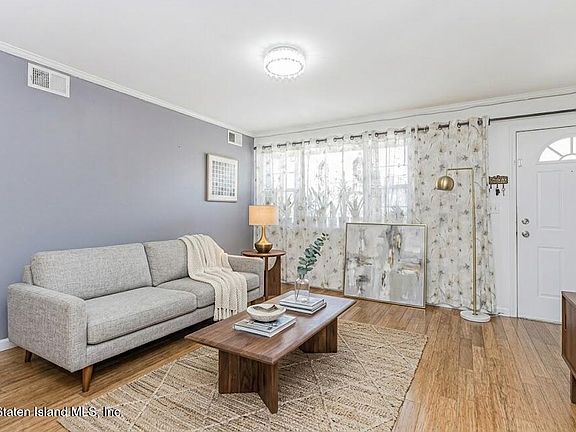 4th image of 25 Winfield St