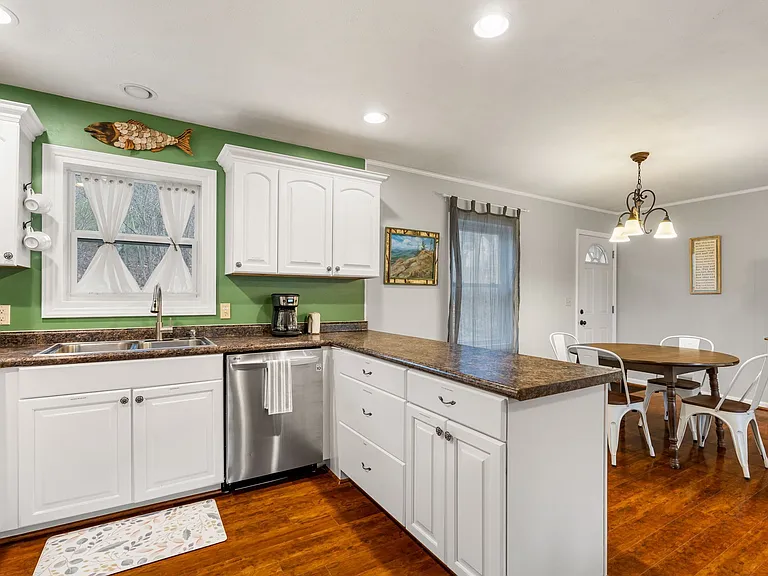 224 Rock Haven Ln — Photo 5
