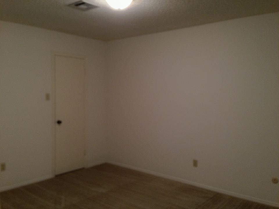 1st image of 5727 Roxanne Dr